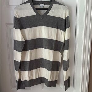 Old Navy Gray and White V-Neck Striped Sweater
